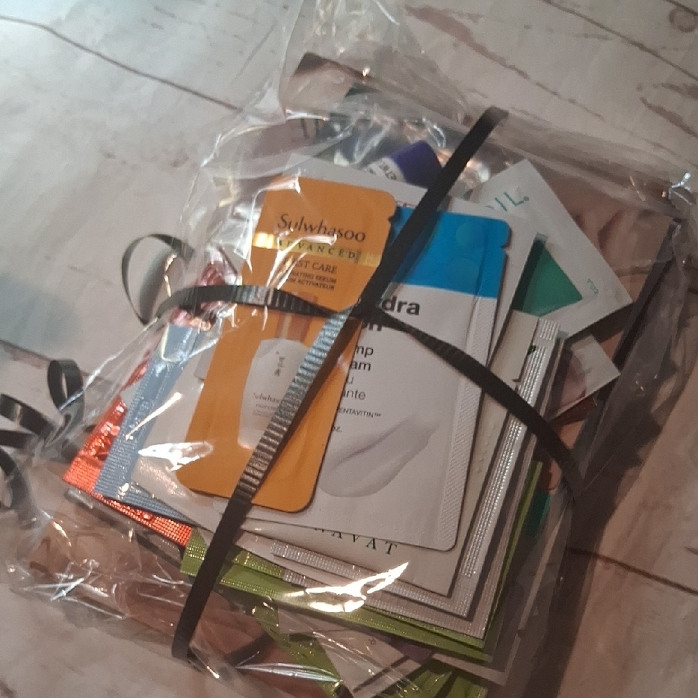 First Care Moisturizing Sachet - Yellow - Picture 3 of 3